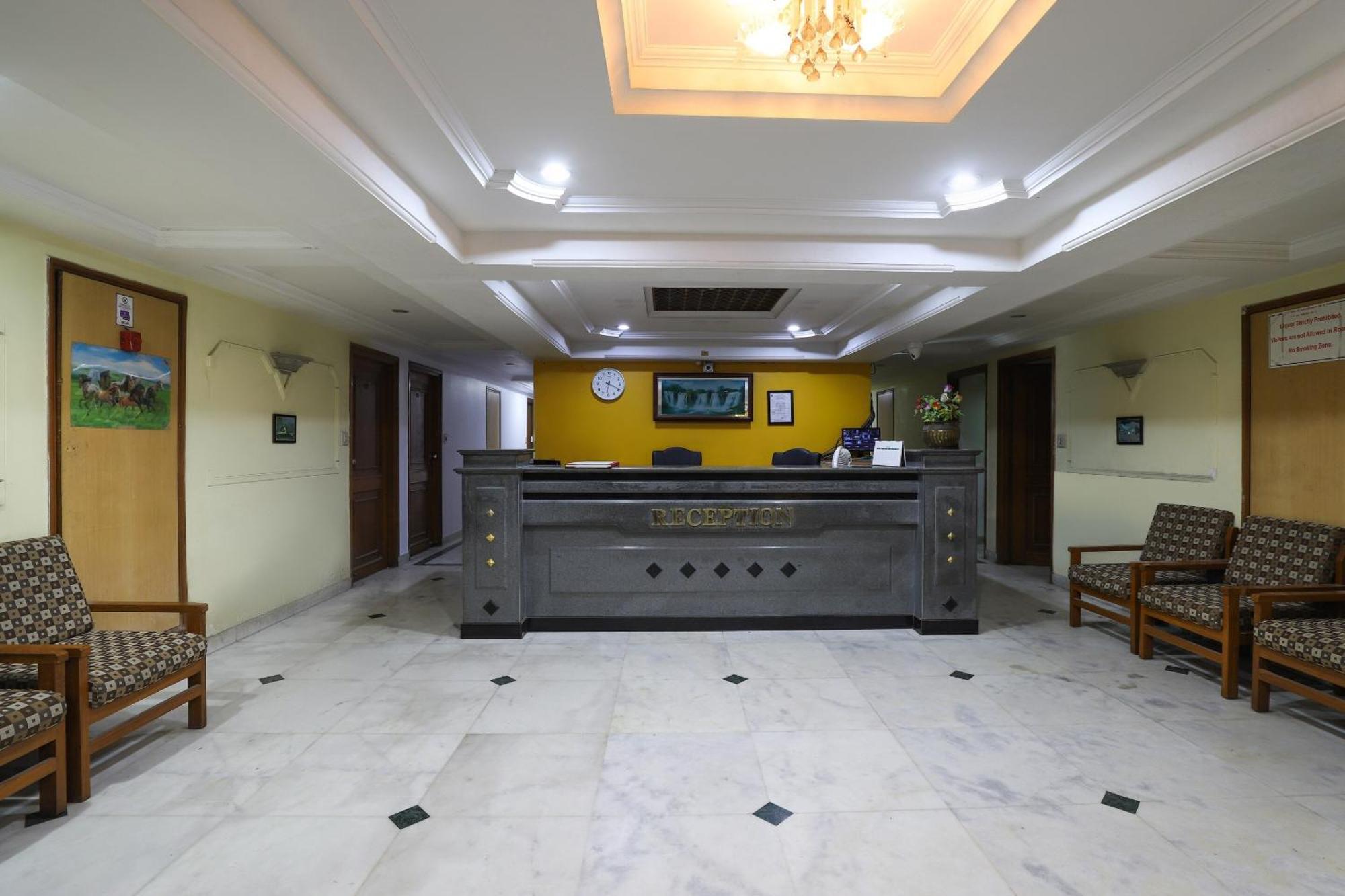 Spot On Hotel Hilltop Vadodara Exterior foto